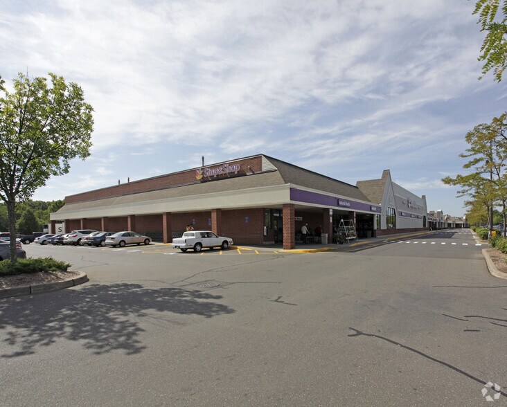 2335 Dixwell Ave, Hamden, CT à louer - Photo du bâtiment - Image 2 de 7