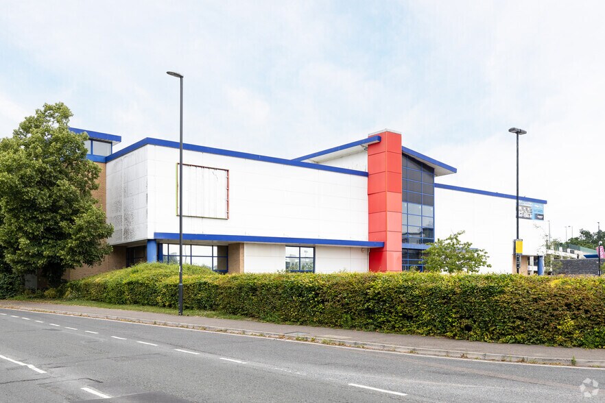 London Rd, Crawley à louer - Photo du bâtiment - Image 2 de 3