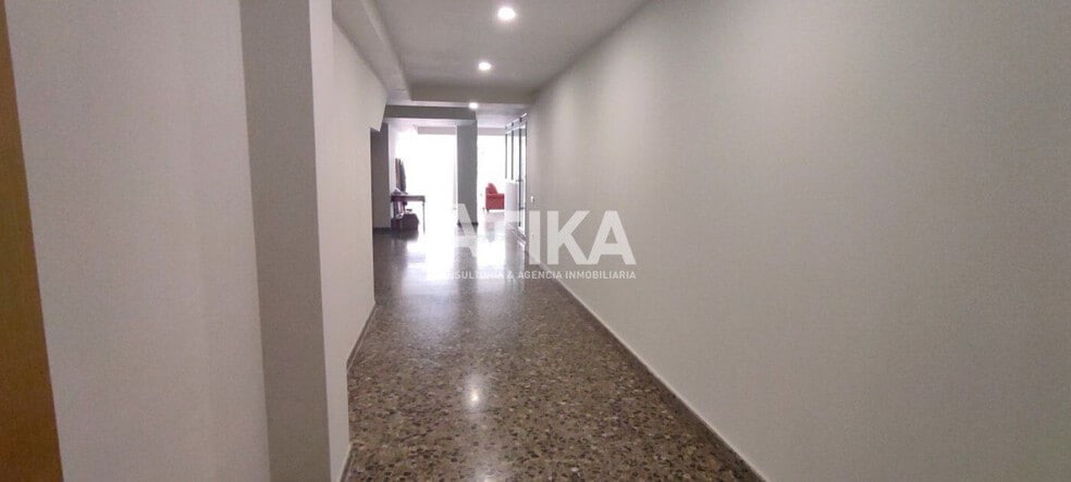 Retail in València for lease - Building Photo - Image 2 of 12