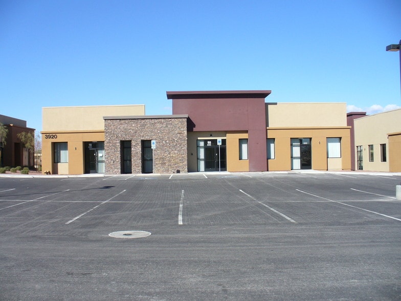 3920 W Ann Rd, North Las Vegas, NV à louer - Photo du bâtiment - Image 2 de 7