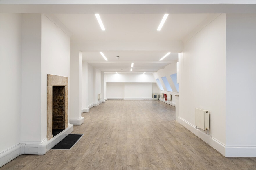 26 Eastcastle St, London for lease - Building Photo - Image 2 of 8