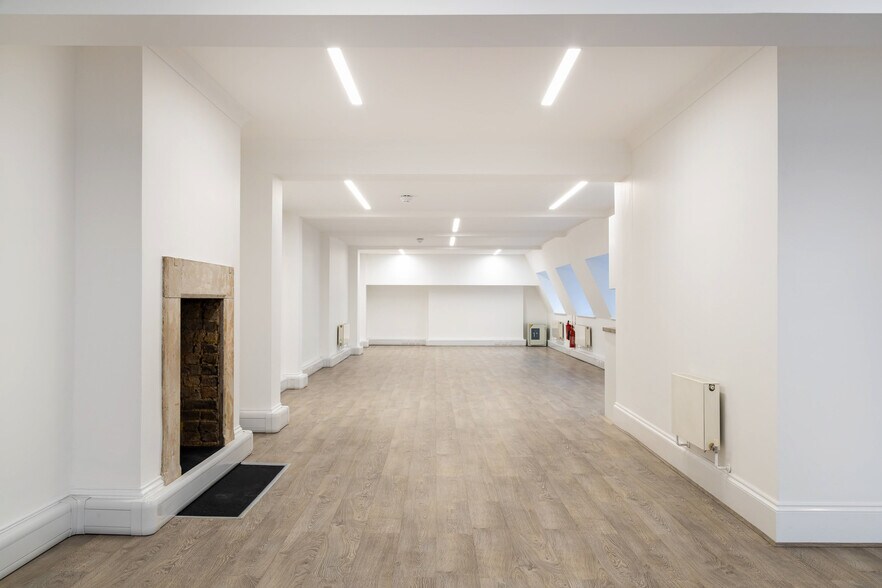 26 Eastcastle St, Londres à louer - Photo du bâtiment - Image 2 de 8