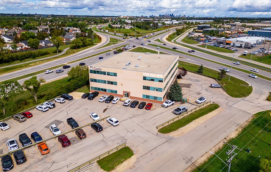 1345 Waverley St, Winnipeg, MB à louer - Photo du bâtiment - Image 2 de 8