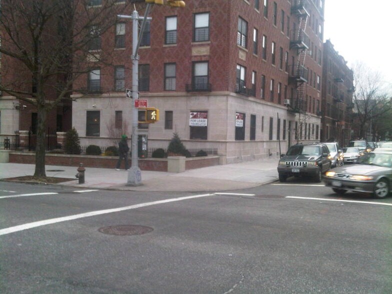 1028 Bushwick Ave, Brooklyn, NY à louer - Photo du bâtiment - Image 3 de 6
