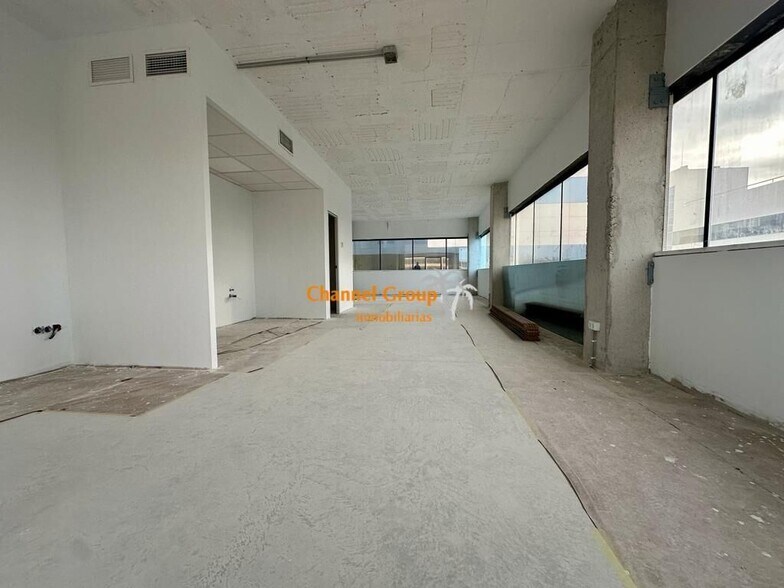Bureau dans Elche, Alicante à louer - Photo du bâtiment - Image 2 de 4