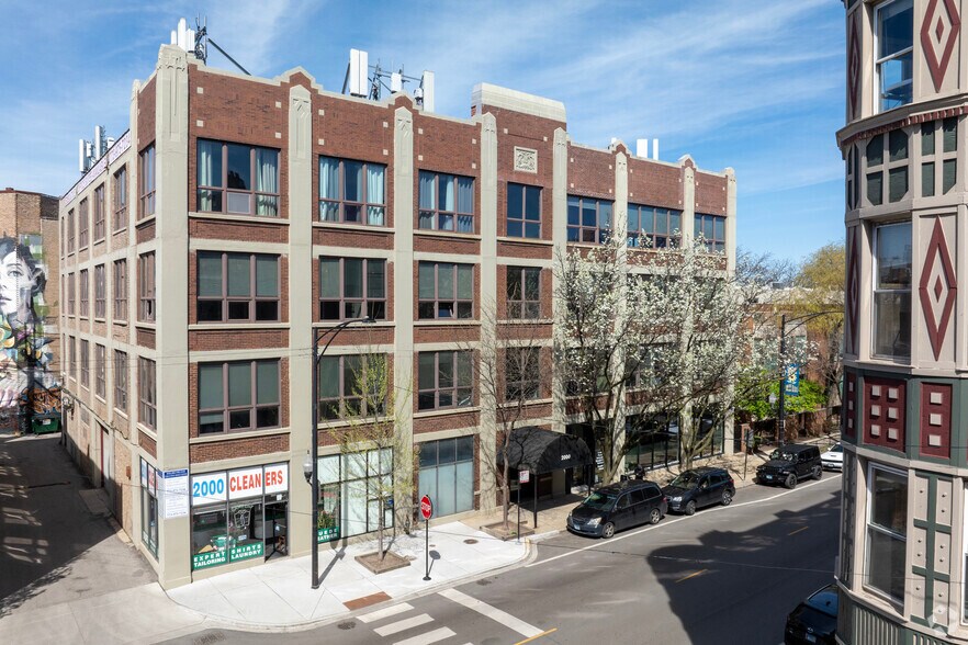 2000 N Racine Ave, Chicago, IL à louer - Photo du bâtiment - Image 2 de 21
