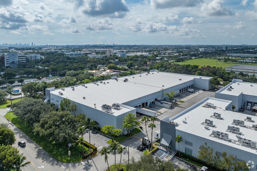 8815 NW 33rd St, Doral, FL à louer - Aérien - Image 2 de 2