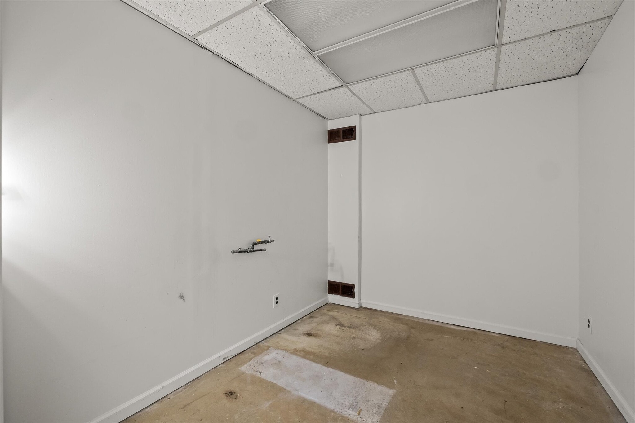 22211 W Warren St, Dearborn Heights, MI for lease Interior Photo- Image 1 of 8