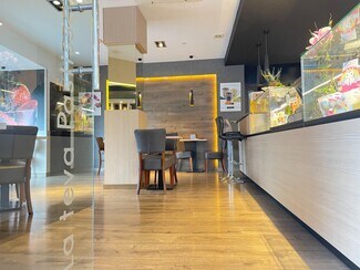 Plus de détails pour Multi-résidentiel à vendre