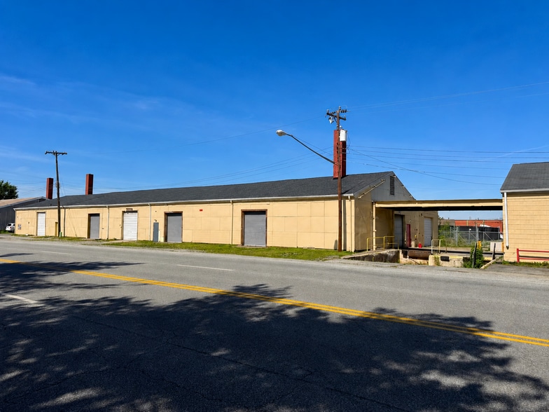 461 N English St, Greensboro, NC for sale - Primary Photo - Image 1 of 18