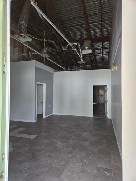413 NE Van Loon Ln, Cape Coral, FL for lease - Building Photo - Image 3 of 8