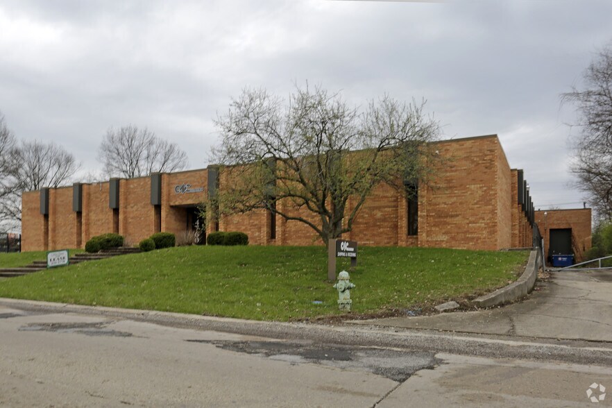 4760 N Kingsway Dr, Indianapolis, IN à louer - Photo du bâtiment - Image 3 de 6