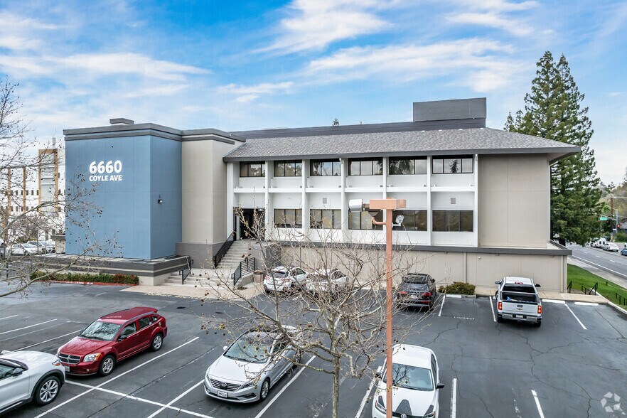 6660 Coyle Ave, Carmichael, CA à vendre - Photo du bâtiment - Image 2 de 7