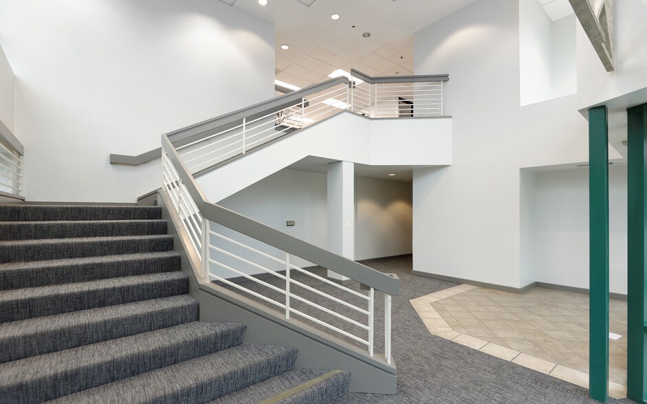 5858 Dryden Pl, Carlsbad, CA à louer - Photo intérieure - Image 2 de 13