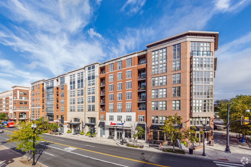 2301 Columbia Pike, Arlington, VA à louer - Photo du bâtiment - Image 3 de 34
