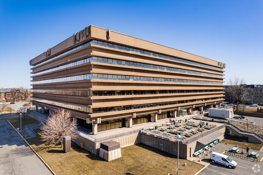 200 Boul Bouchard, Dorval, QC à vendre - Photo du bâtiment - Image 1 de 1