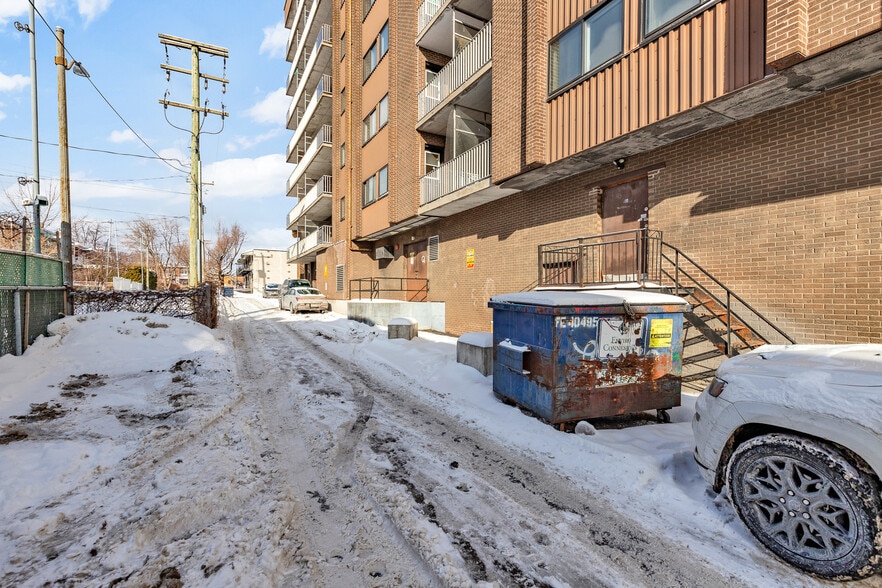 5930 Boul Pie-IX, Montréal, QC for lease - Building Photo - Image 2 of 5