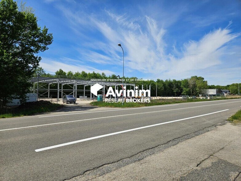 Flex in Montagnat for sale - Building Photo - Image 1 of 4