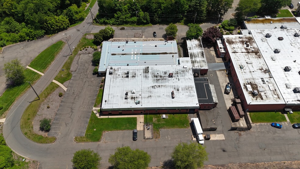 169 & 170 Kennedy Road, Windsor, CT - 3 portfolio of 3 properties for sale on LoopNet.ca - Primary Photo - Image 2 of 11