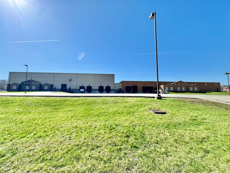 200 Center St, McKeesport, PA for lease - Building Photo - Image 2 of 8