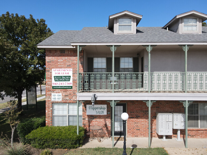 405 S Elm St, Denton, TX à louer - Photo du bâtiment - Image 2 de 8