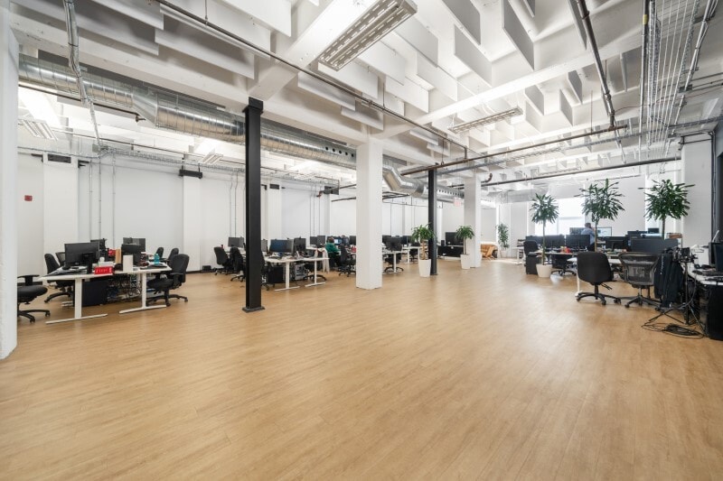 4760 Rue Acorn, Montréal, QC à louer - Photo du bâtiment - Image 2 de 17