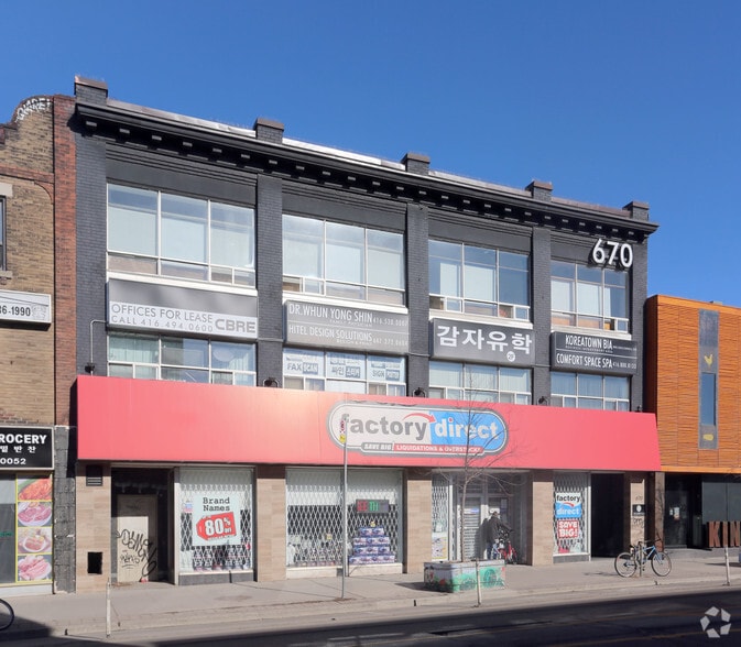 670-674 Bloor St W, Toronto, ON for lease - Primary Photo - Image 1 of 2