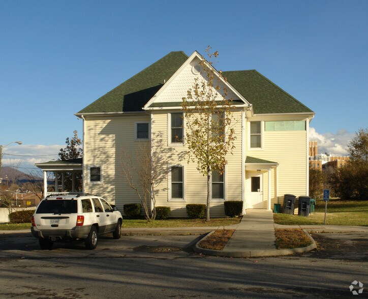 124 Wells Ave NW, Roanoke, VA à vendre - Photo du bâtiment - Image 2 de 29