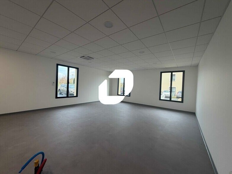 Office in Gouvieux for sale - Interior Photo - Image 1 of 9
