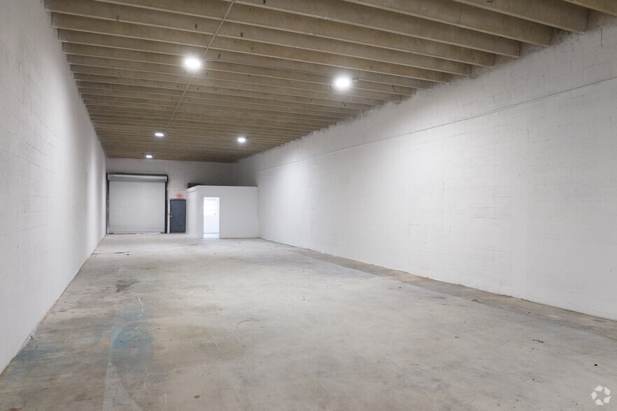 18520-18590 NE 2nd Ave, Miami, FL for lease - Building Photo - Image 1 of 10