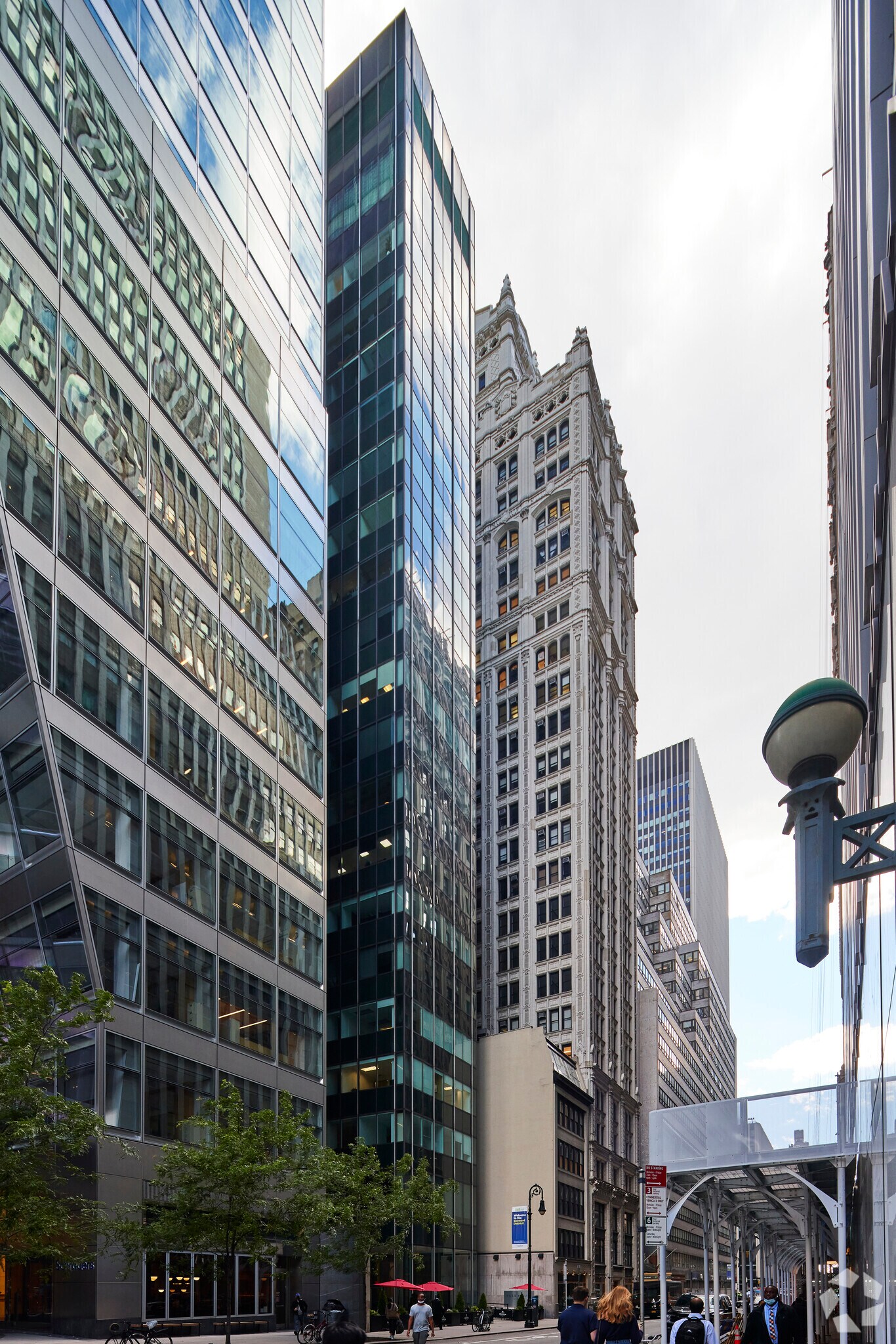 104 W 40th St, New York, NY à louer Photo du bâtiment- Image 1 de 6