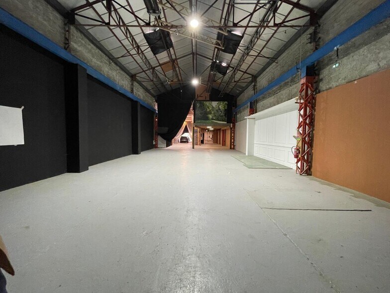 Local d'activités dans Aubervilliers à vendre - Photo du bâtiment - Image 3 de 13
