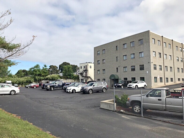 76 Winn St, Woburn, MA for lease - Building Photo - Image 2 of 4