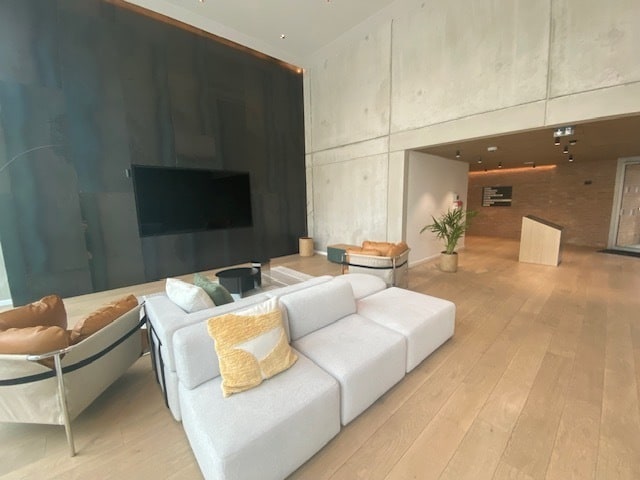 Bureau dans Ivry-sur-Seine à louer - Photo du bâtiment - Image 3 de 7