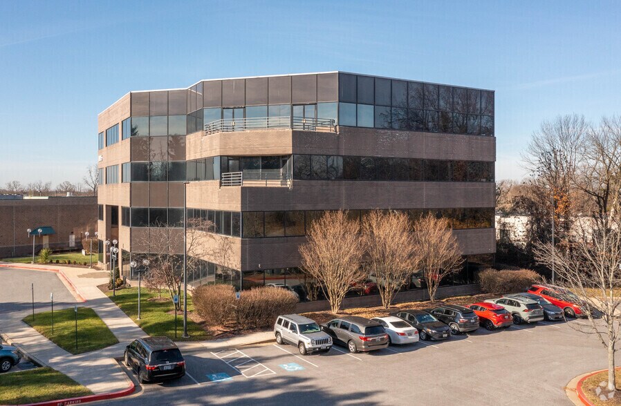 8815 Centre Park Dr, Columbia, MD à vendre - Photo du bâtiment - Image 2 de 12