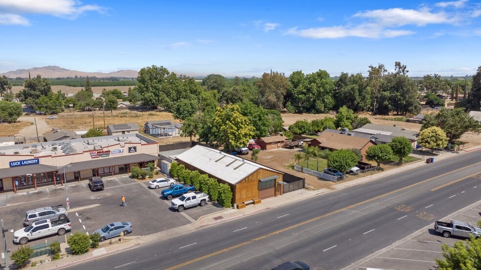 210 S Farmersville Blvd, Farmersville, CA for sale - Building Photo - Image 2 of 20