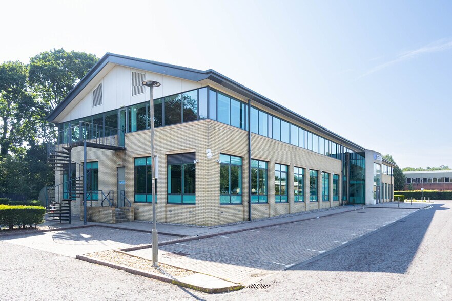 1 Lime Tree Way, Chineham à louer - Photo du bâtiment - Image 2 de 3