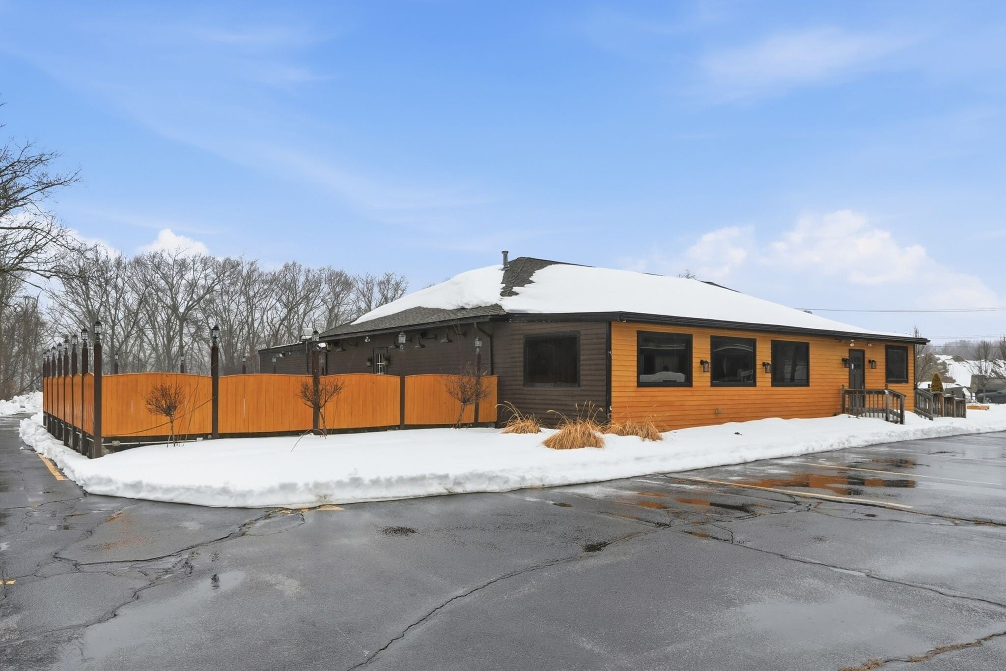 332 Farnum Pike, Smithfield, RI for sale Primary Photo- Image 1 of 44