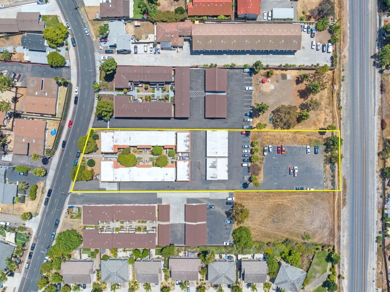 628 W California Ave, Vista, CA à vendre - Photo du bâtiment - Image 3 de 46