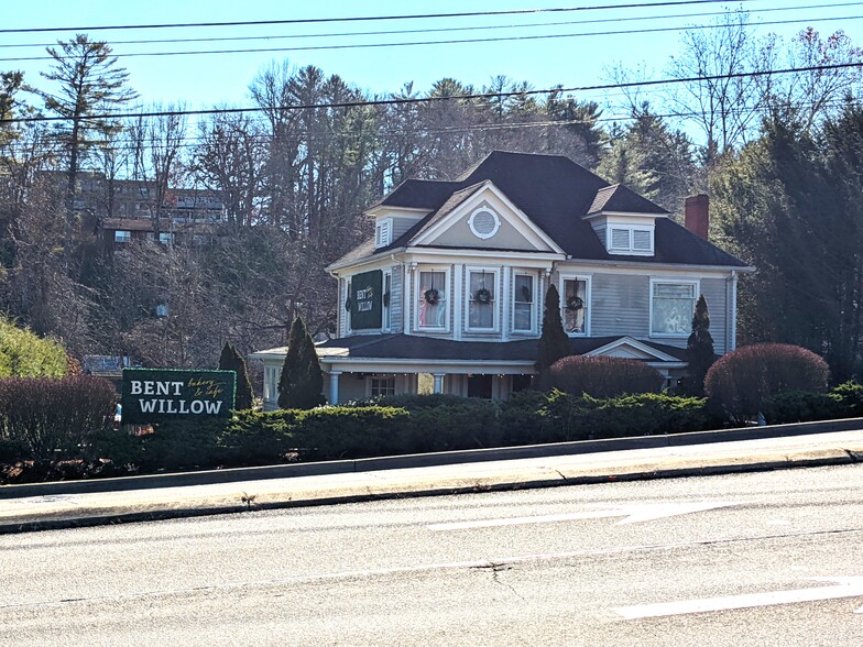 437 E Palmer St, Franklin, NC for sale - Primary Photo - Image 1 of 41