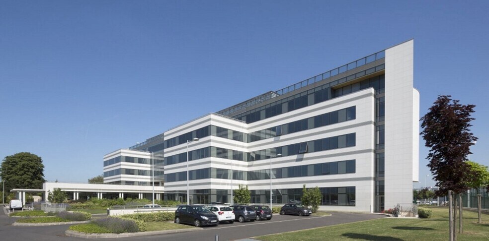 Bureau dans Nanterre à louer - Photo du bâtiment - Image 3 de 14