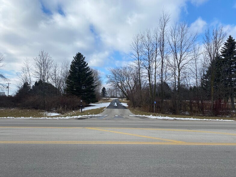 6532 S Business Dr, Sheboygan, WI à vendre - Photo du bâtiment - Image 3 de 7