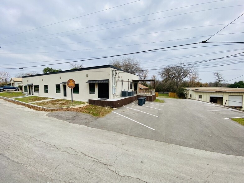 635 Hill Ave, New Braunfels, TX for lease - Building Photo - Image 2 of 11