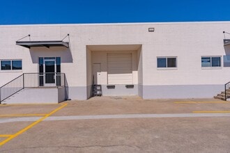 2903-2919 Ladybird Ln, Dallas, TX for lease Building Photo- Image 1 of 8