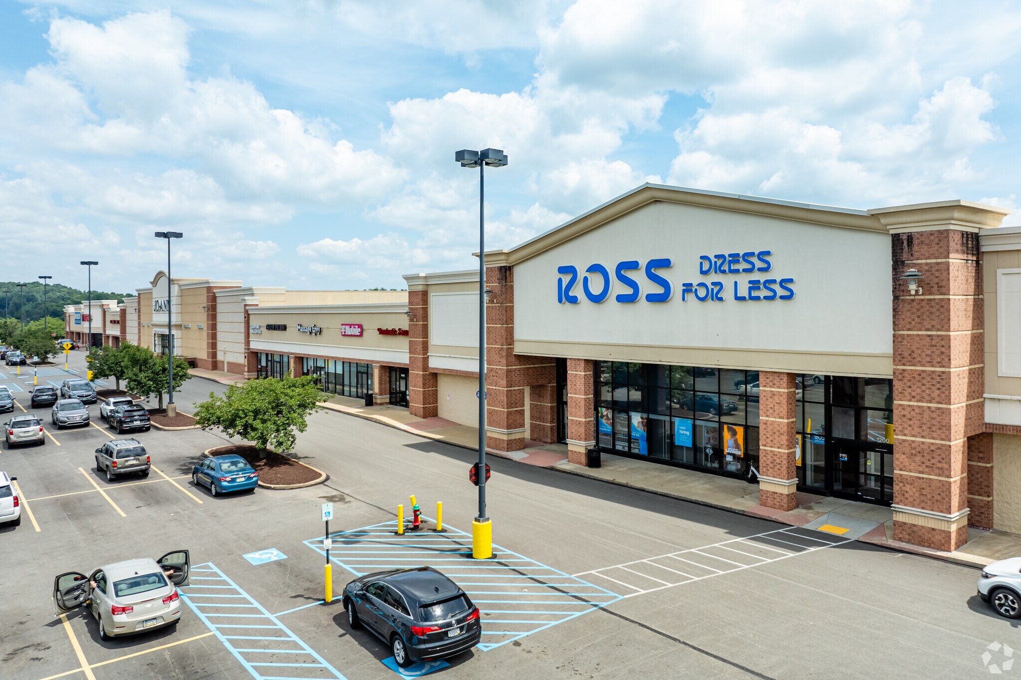 1200-1860 Greengate Centre Cir, Greensburg, PA for lease Primary Photo- Image 1 of 5