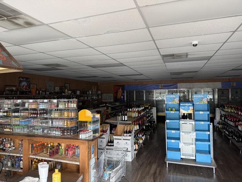 4910 Summer Ave, Memphis, TN for sale - Building Photo - Image 2 of 14