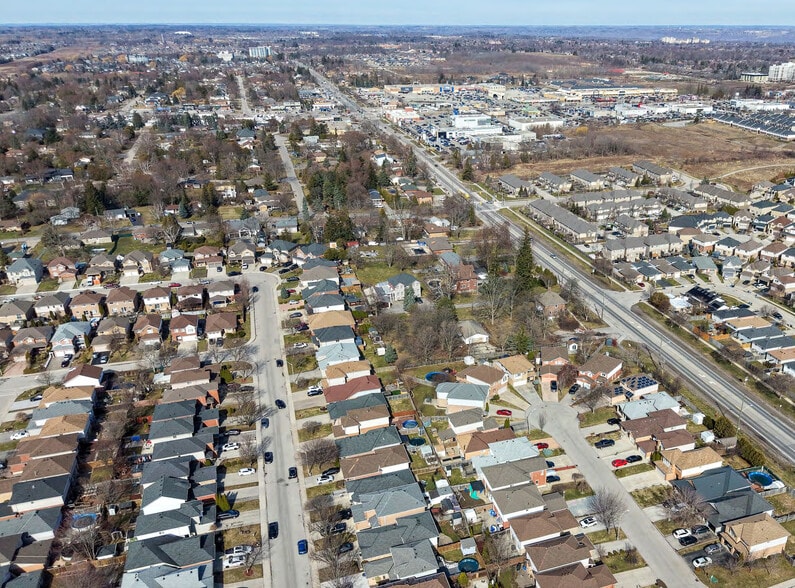 164-176 Rymal Rd E, Hamilton, ON à vendre - Photo du bâtiment - Image 2 de 4