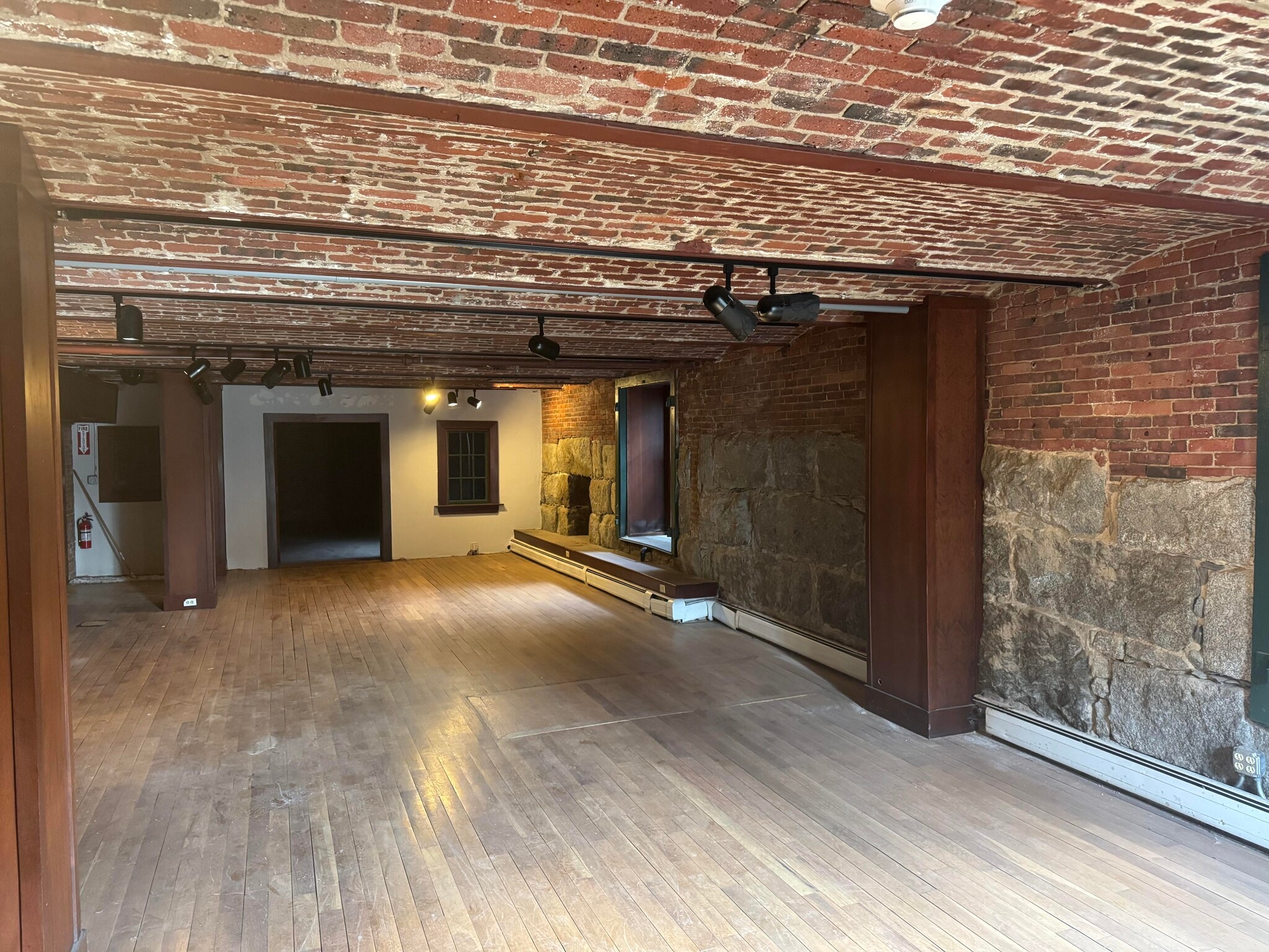 40 Pleasant St, Portsmouth, NH for lease Interior Photo- Image 1 of 9