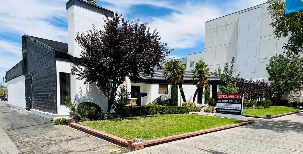 867 W Lancaster Blvd, Lancaster, CA à louer - Photo du bâtiment - Image 1 de 33