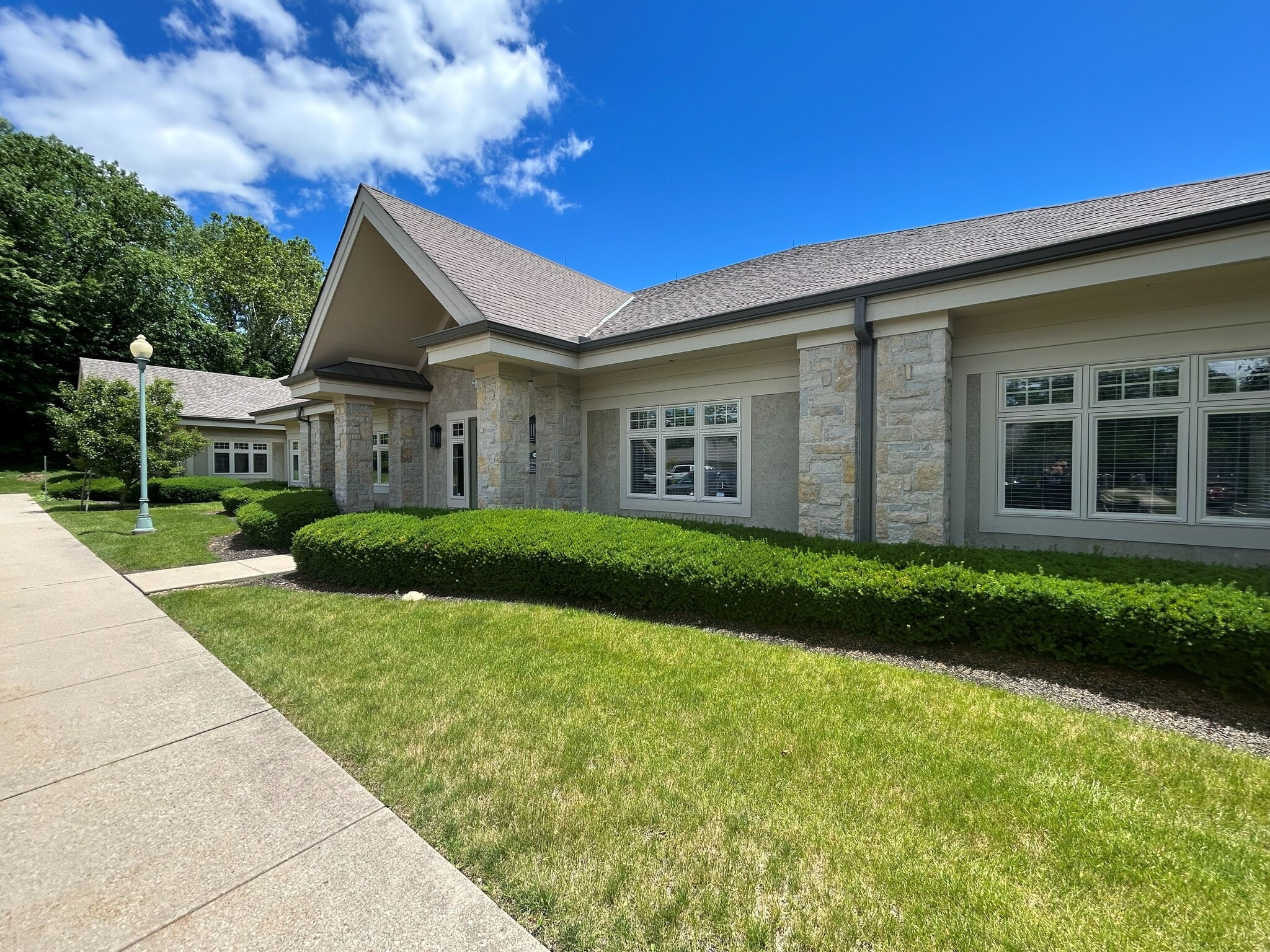 440 Beecher Rd, Columbus, OH à vendre Photo du bâtiment- Image 1 de 23